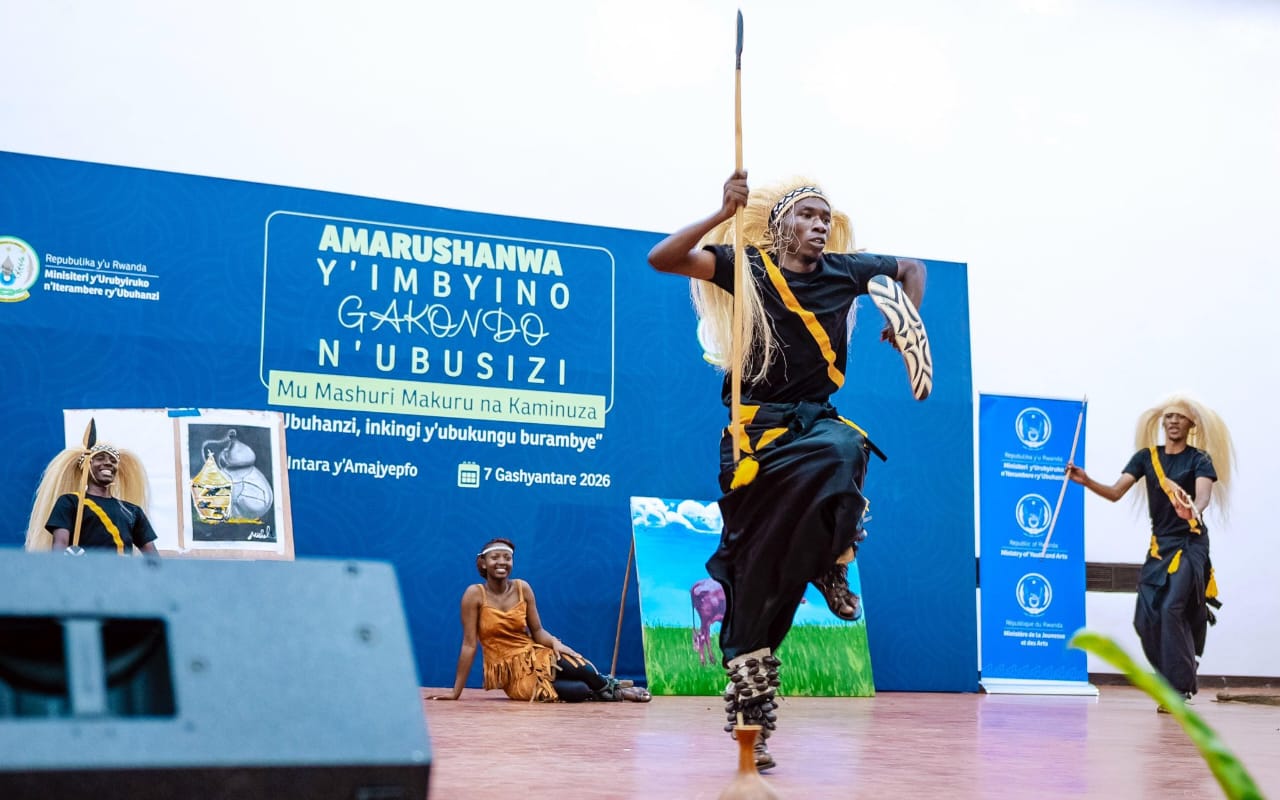 UR Huye yabaye iya mbere mu marushanwa y’imbyino gakondo n’ubusizi mu ...